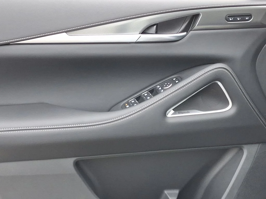 New 2026 White INFINITI LUXE image 9