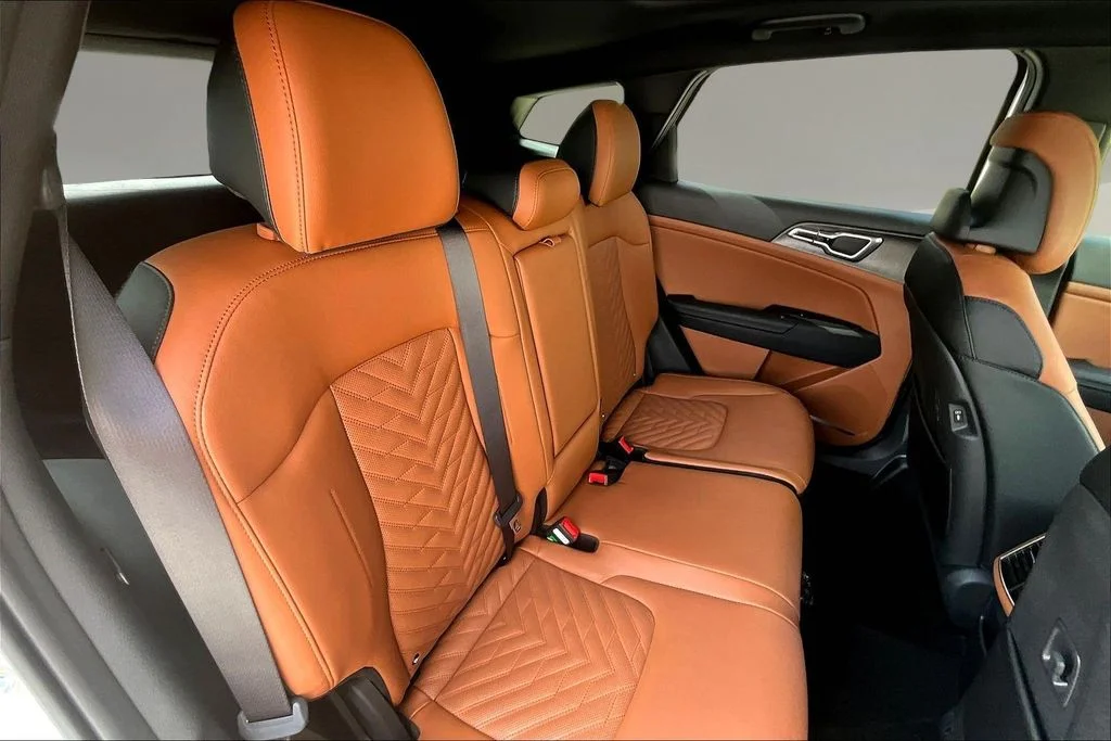 New 2027 Glacial White Pearl / Black Ro Kia X-Line image 10