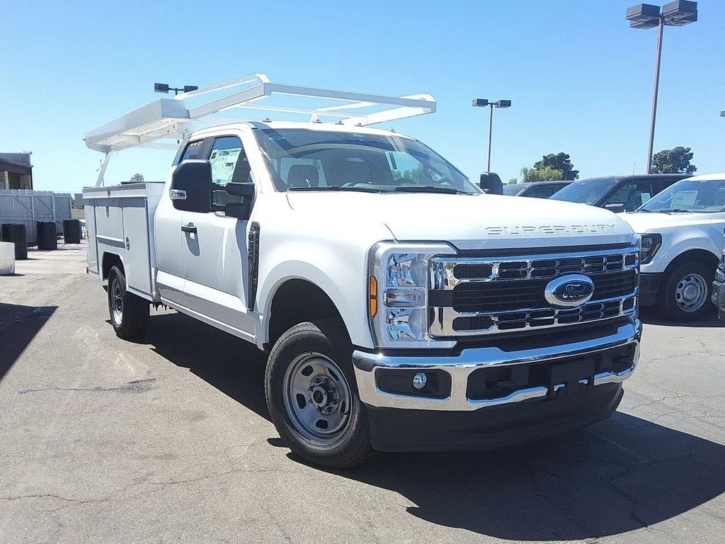 2026 Ford F-350 XL 4x4 SuperCab 168-In SRW's photo
