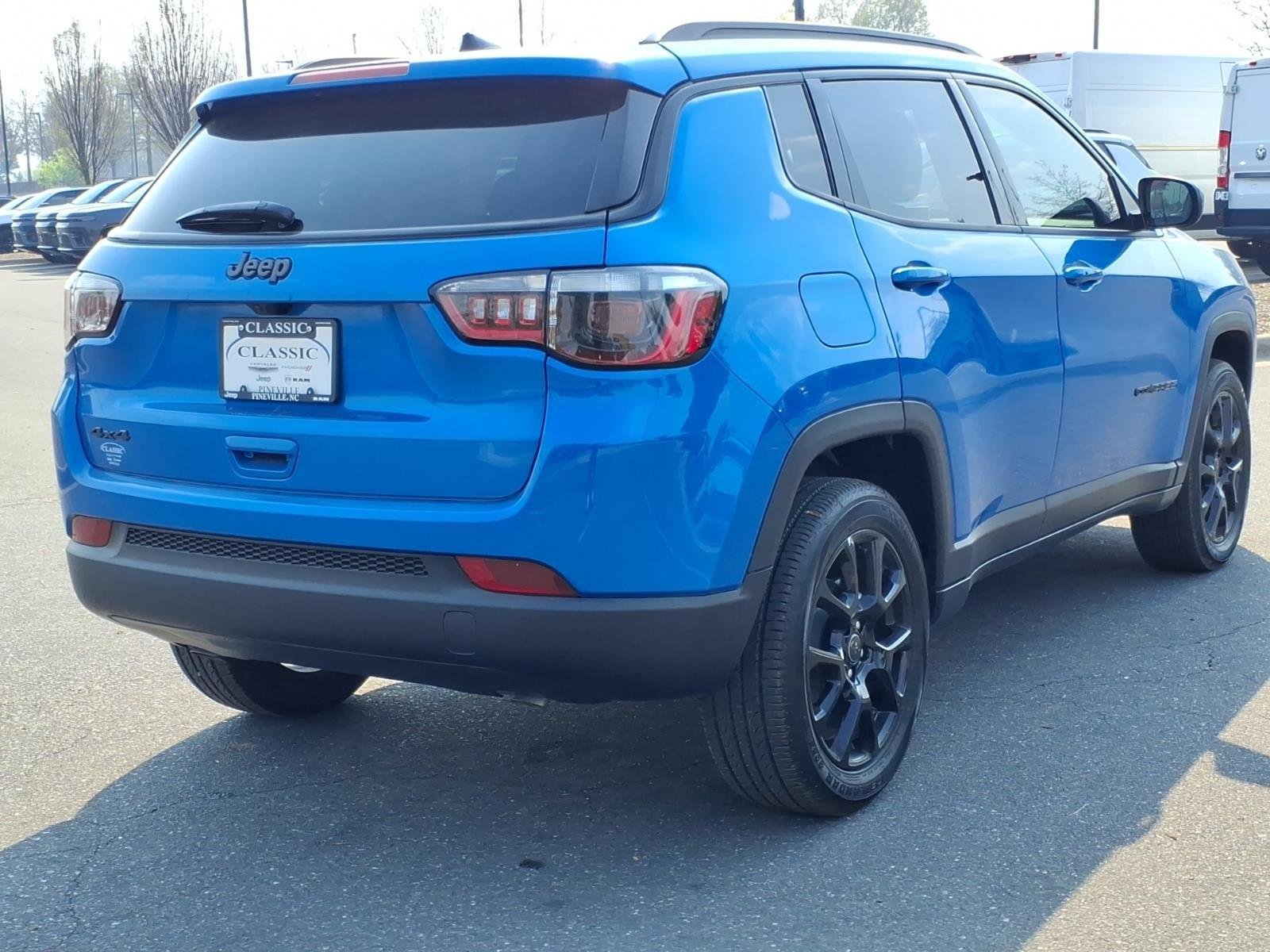 New 2026 Hydro Blue Pearl-Coat Exterior Paint Jeep Latitude Altitude image 2