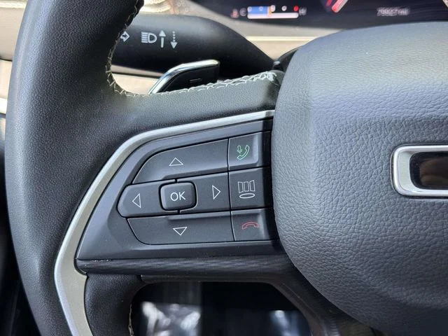 Used 2023 Black Jeep Altitude image 22