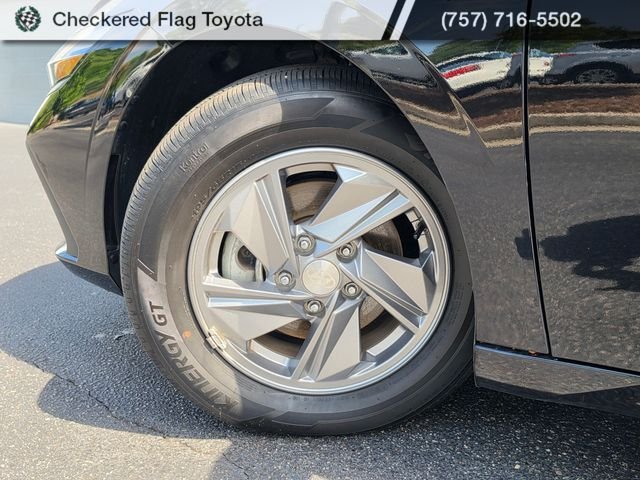 Used 2025 Abyss Black Hyundai SE image 9