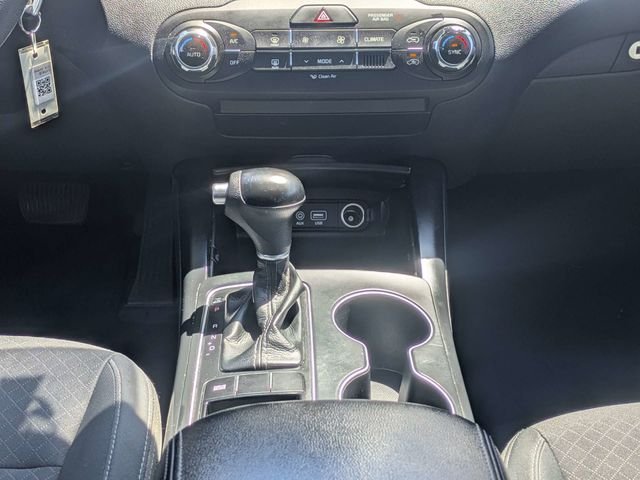 Used 2018 White Kia LX image 19