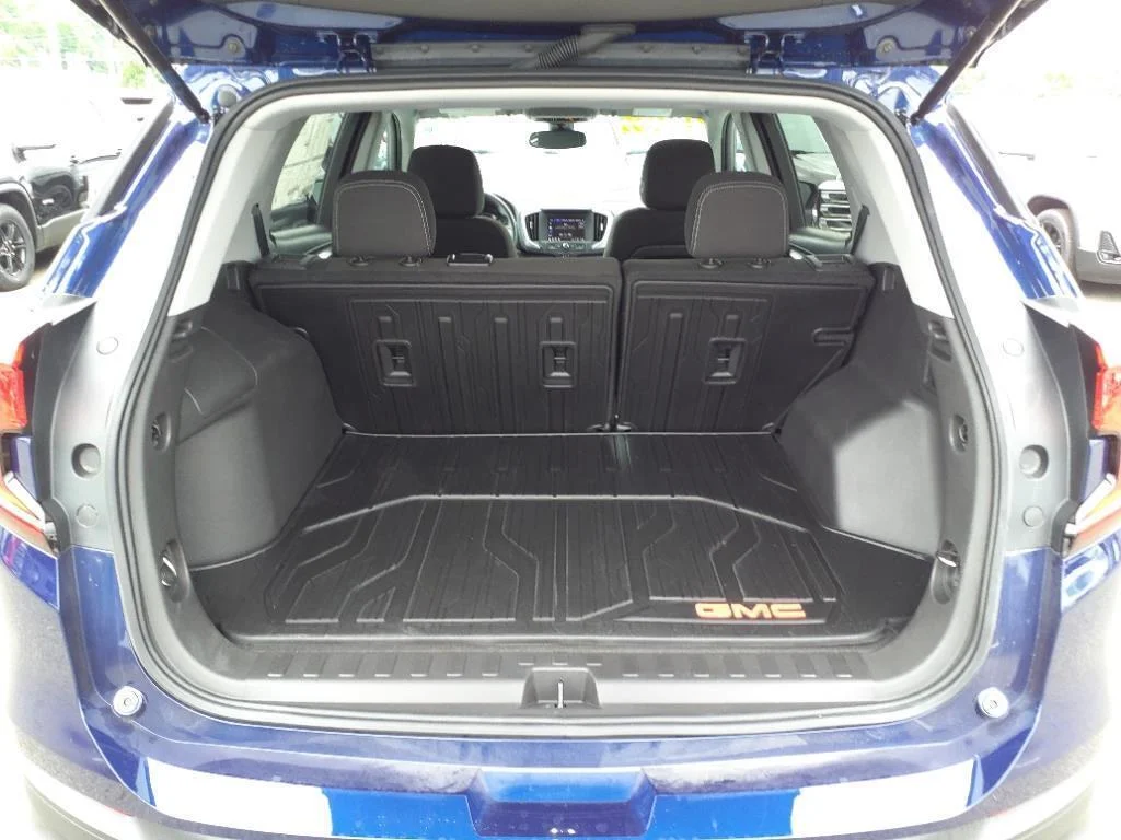 Used 2023 Marine Metallic GMC SLE image 9