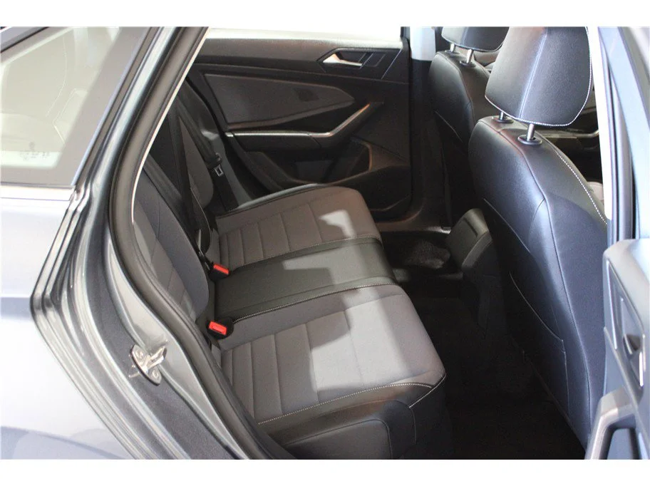 2025 Volkswagen Jetta SE - Photo 11