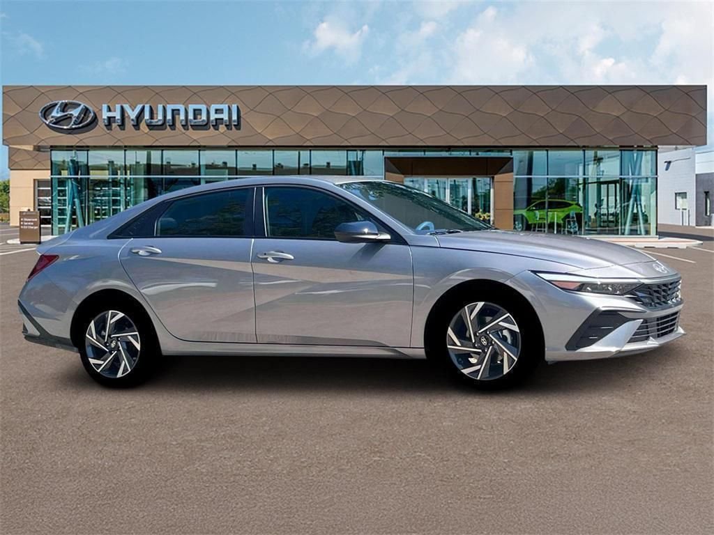 2025 Hyundai Elantra SEL - Photo 10