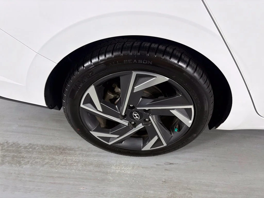 Used 2024 White Hyundai SEL image 11