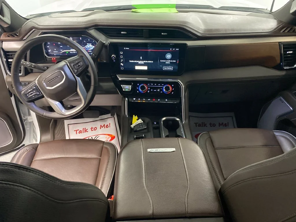 Used 2024 White GMC Denali image 19