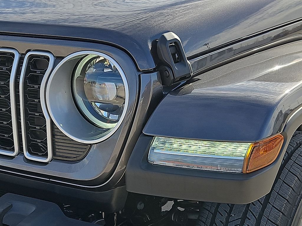 New 2026 Granite Crystal Metallic Clear-Coat Exterior Paint Jeep Sahara image 8