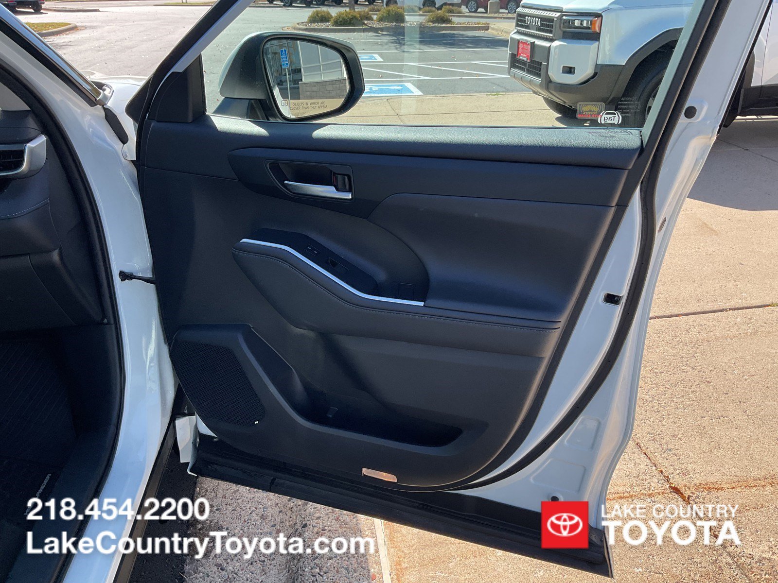 Used 2020 Blizzard Pearl Toyota XLE image 21