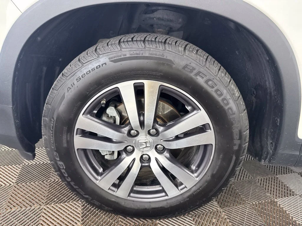 Used 2017 White Honda EX-L image 51