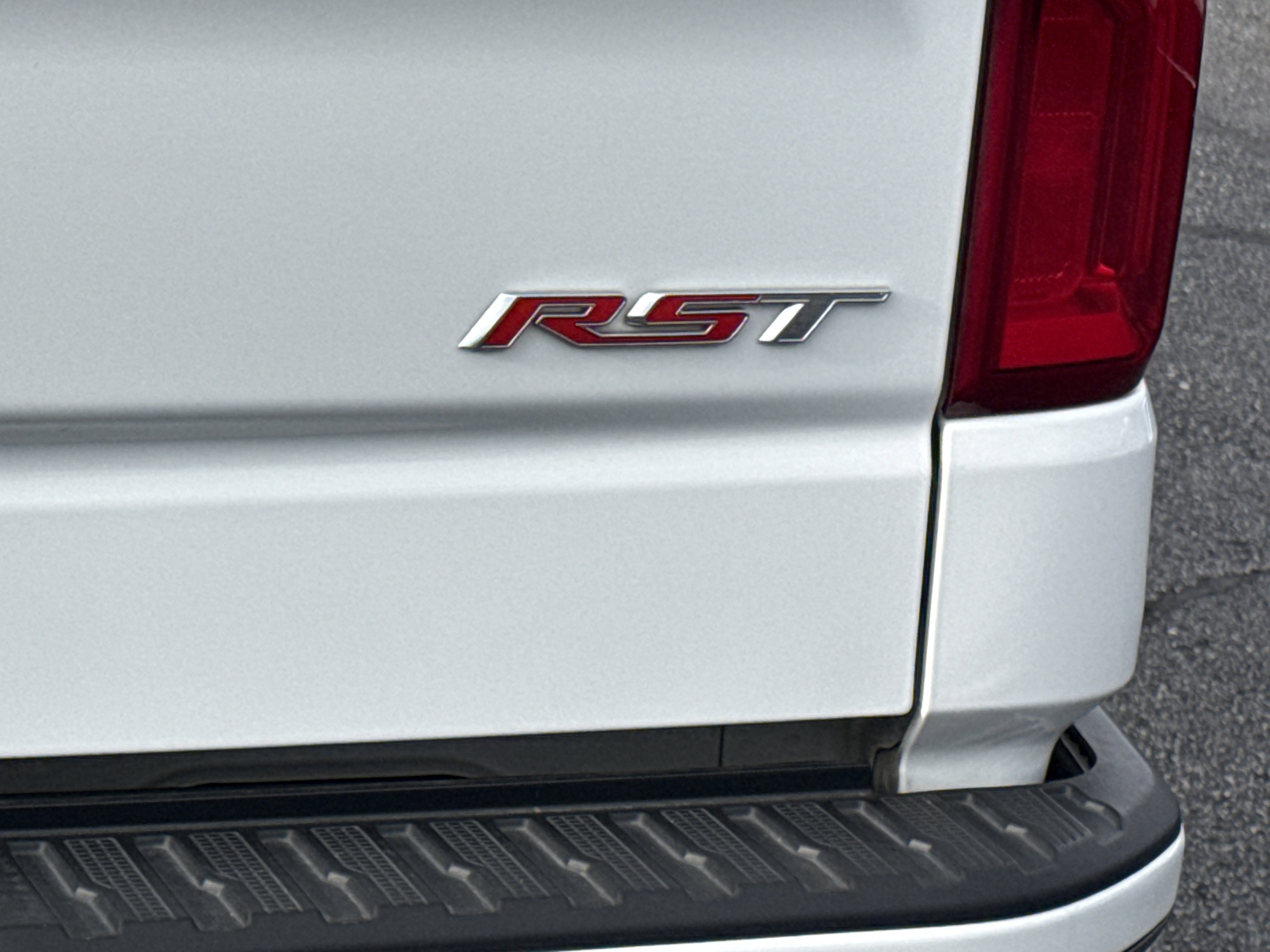Used 2024 Summit White Chevrolet RST image 10
