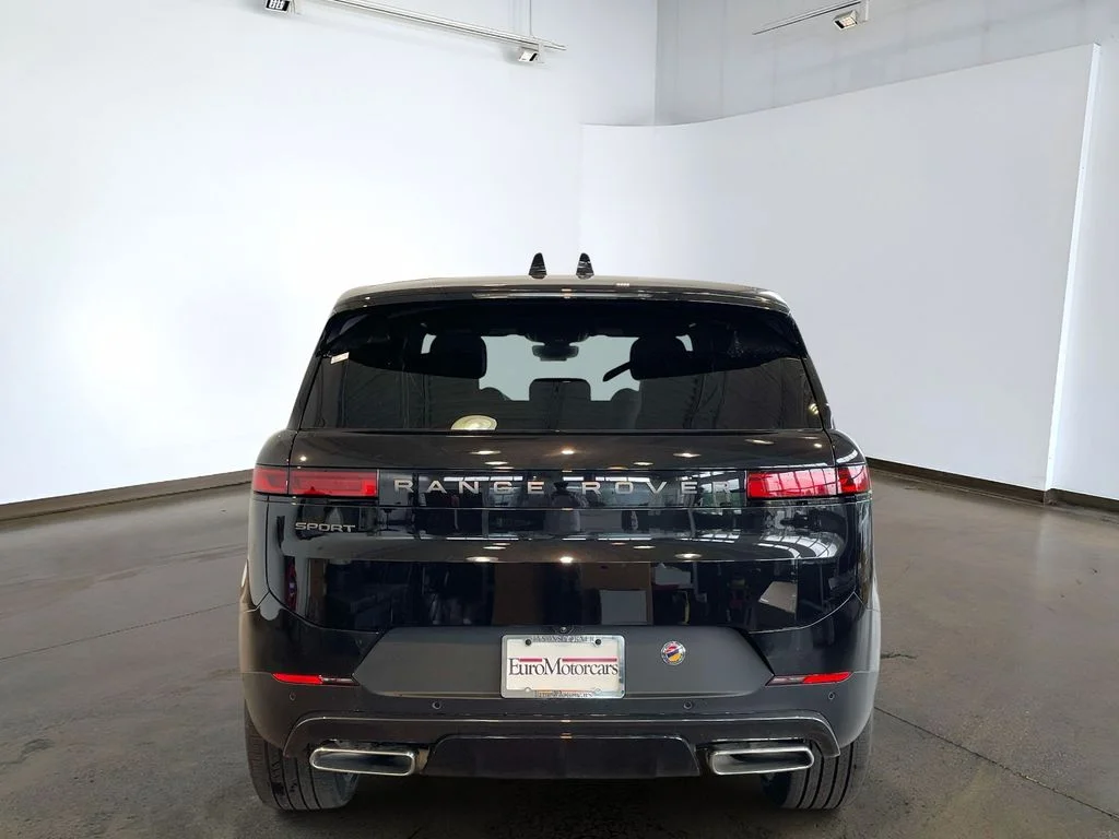 New 2026 Santorini Black Land Rover SE image 5
