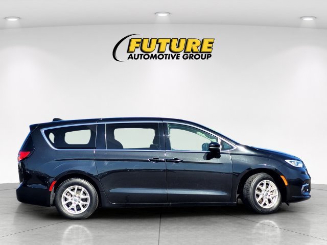 Used 2023 Black Chrysler Touring L image 3