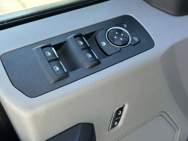 Used 2019 Blue Ford XL image 17