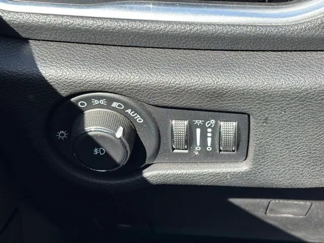 Used 2021 Black Chrysler Limited AWD image 32