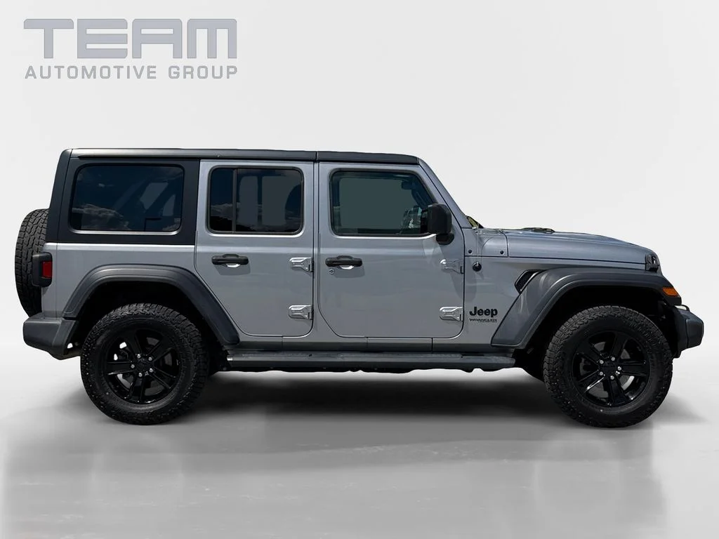 Used 2019 Silver Jeep Unlimited Sport Altitude image 8