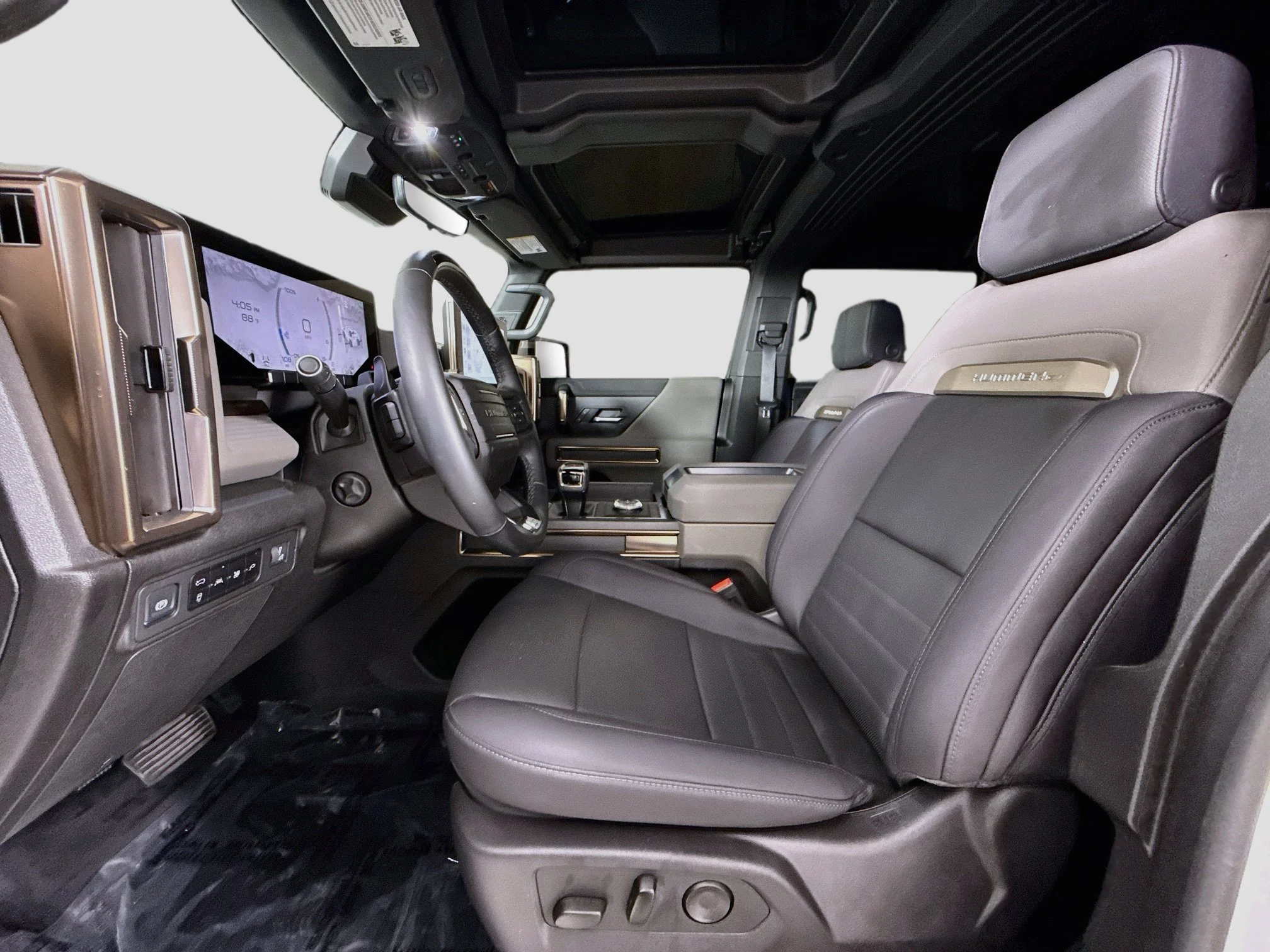 Used 2025 Interstellar White GMC 2X image 23