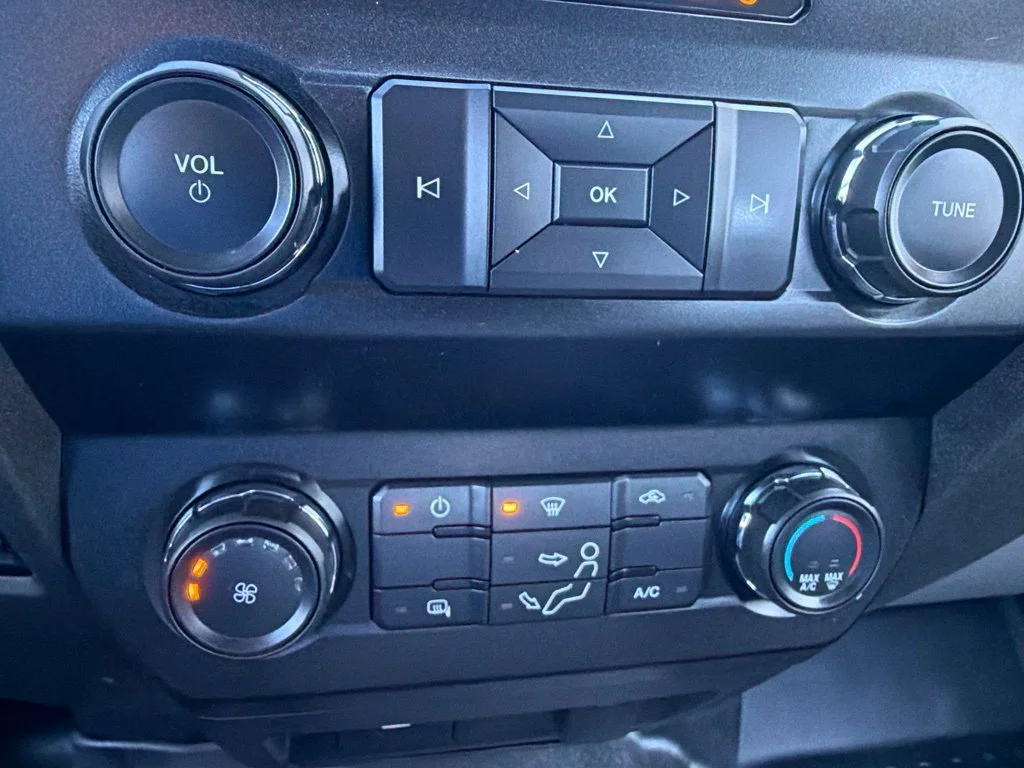 Used 2019 Oxford White Ford XL image 18