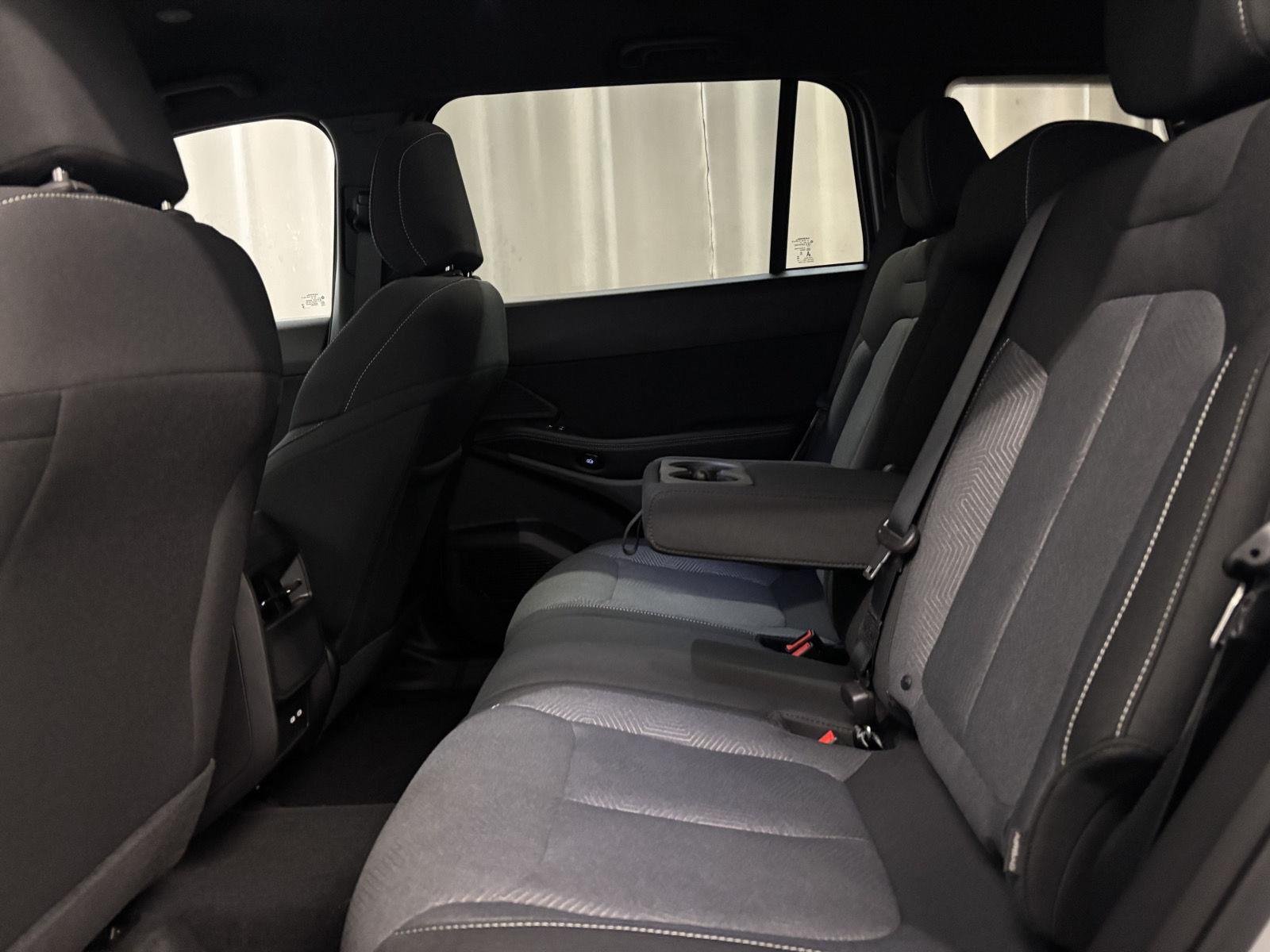 New 2026 Silver Zynith Clear-Coat Exterior Paint Jeep Laredo image 31