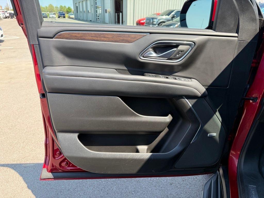 Used 2022 Red Chevrolet High Country image 9