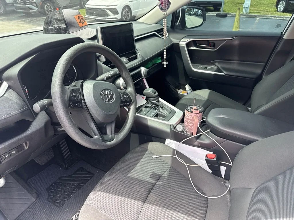Used 2025 Ice Toyota LE image 10