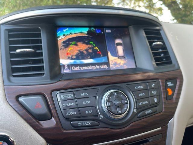 Used 2019 White Nissan Platinum image 16