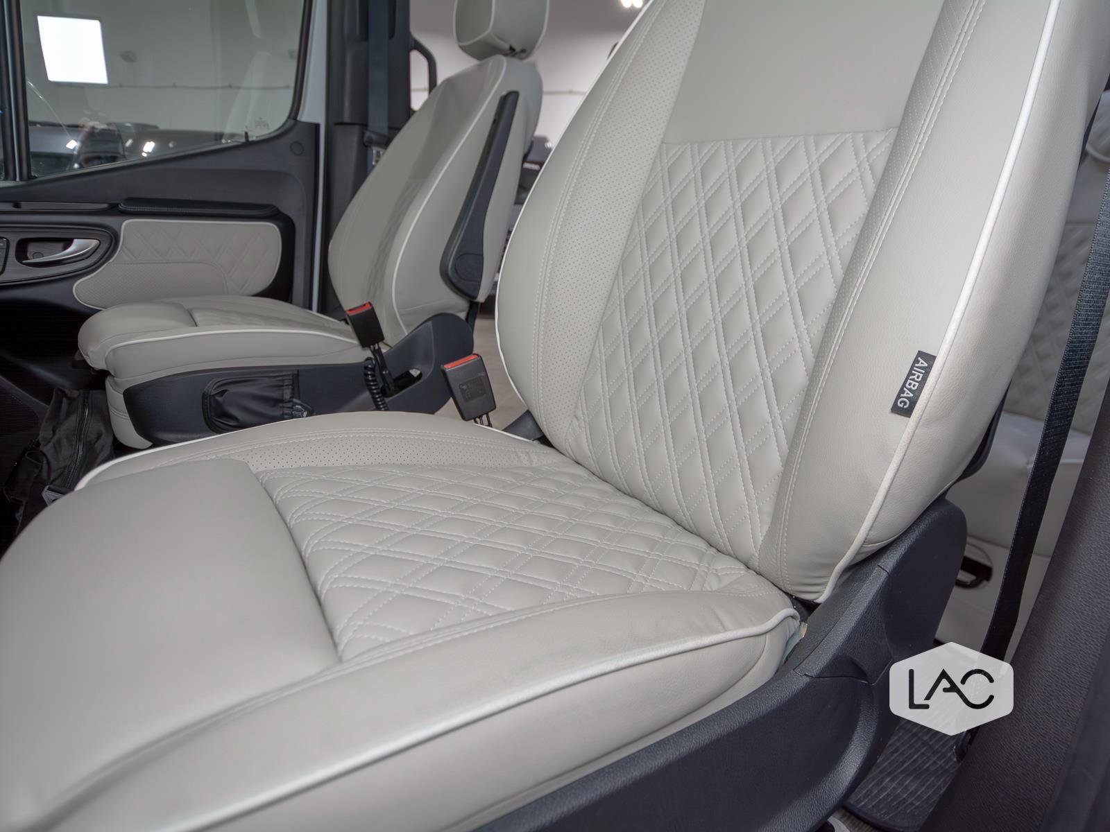 New 2026 Arctic White OGV Luxury Coach AWD (10OBA)10-Pass*ADV Wheel Pkg*PetSafe image 24