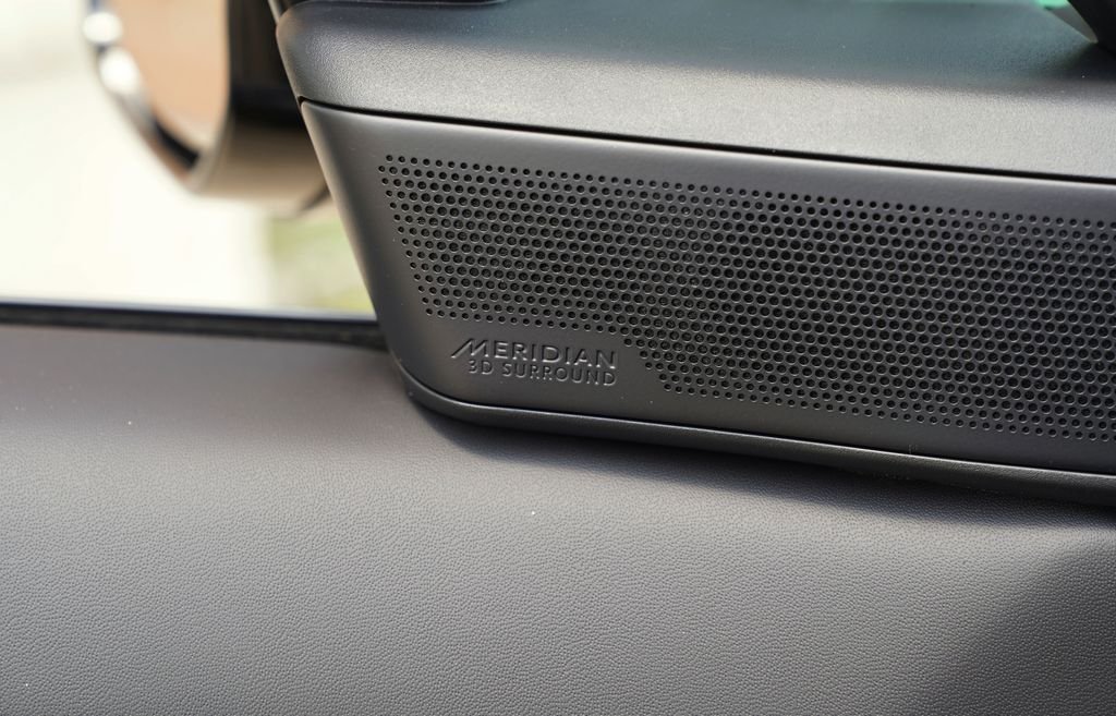 New 2026 Carpathian Grey Land Rover SE image 11