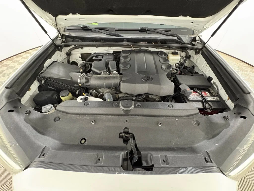 Used 2015 White Toyota SR5 image 33