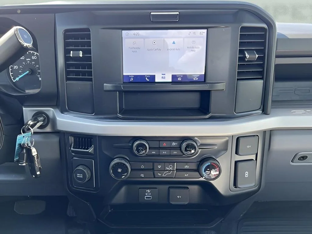 Used 2025 White Ford XL image 24