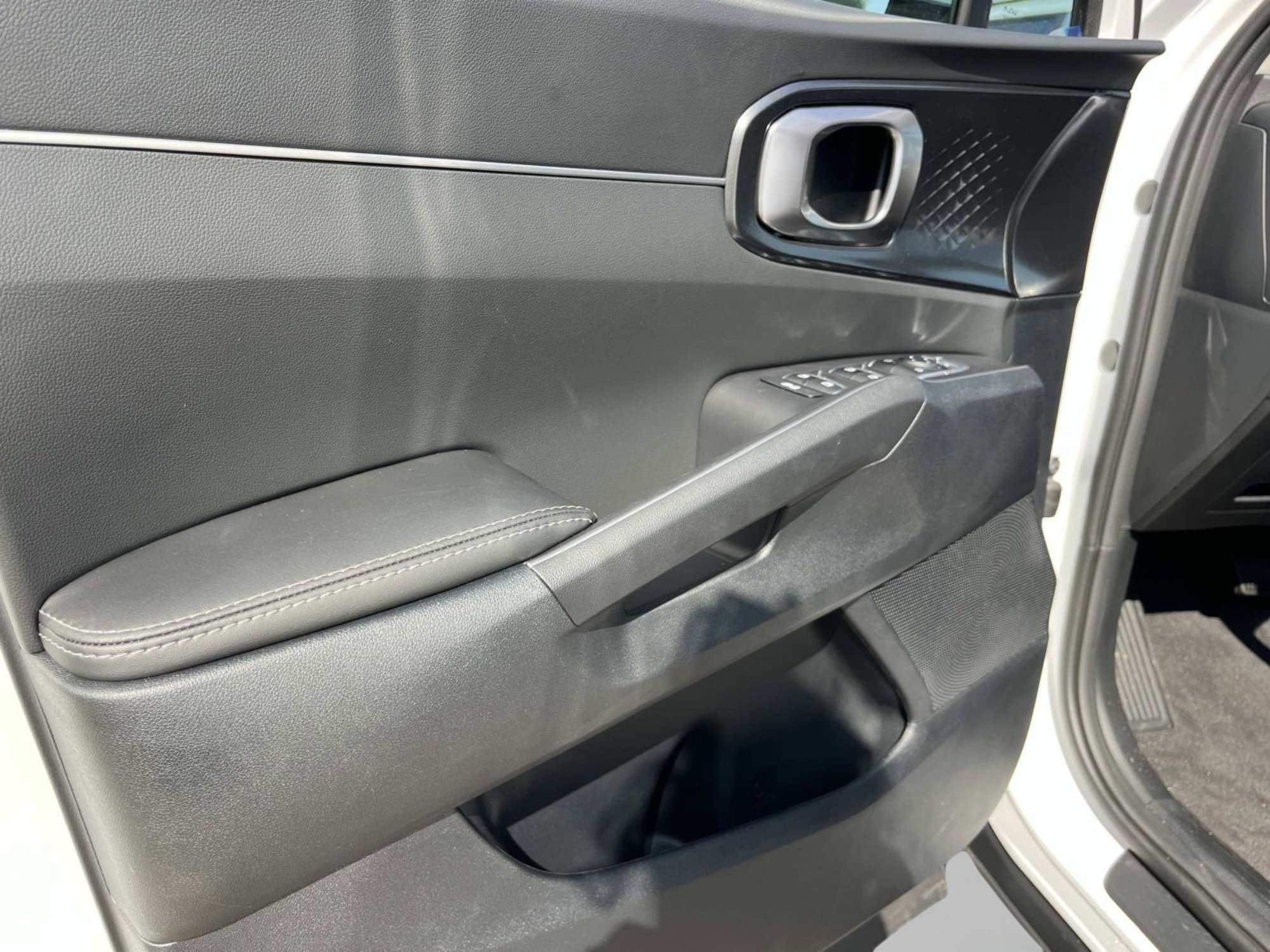 New 2026 Glacial White Pearl Kia S image 23