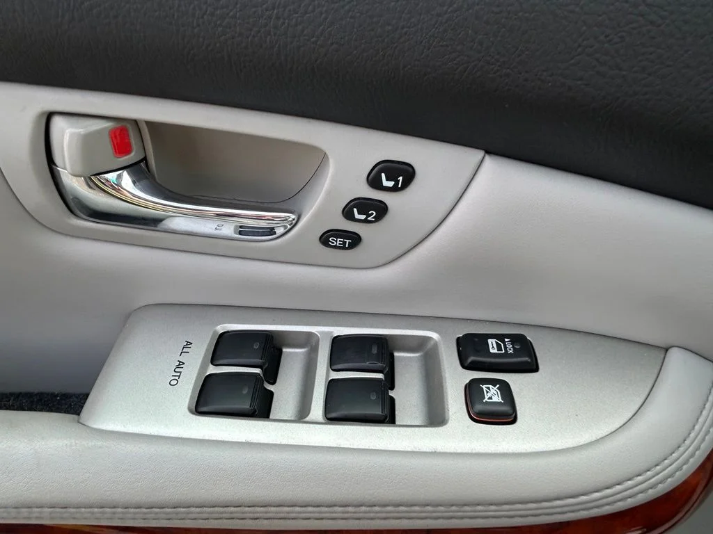 Used 2009 Gray Lexus 350 image 9
