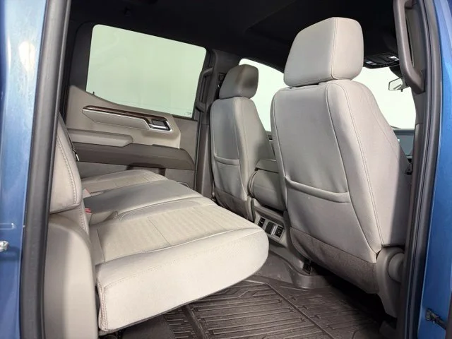 Used 2024  GMC SLE image 43