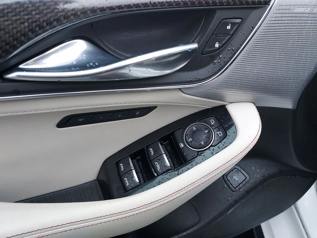 Used 2022 White Cadillac Sport image 19