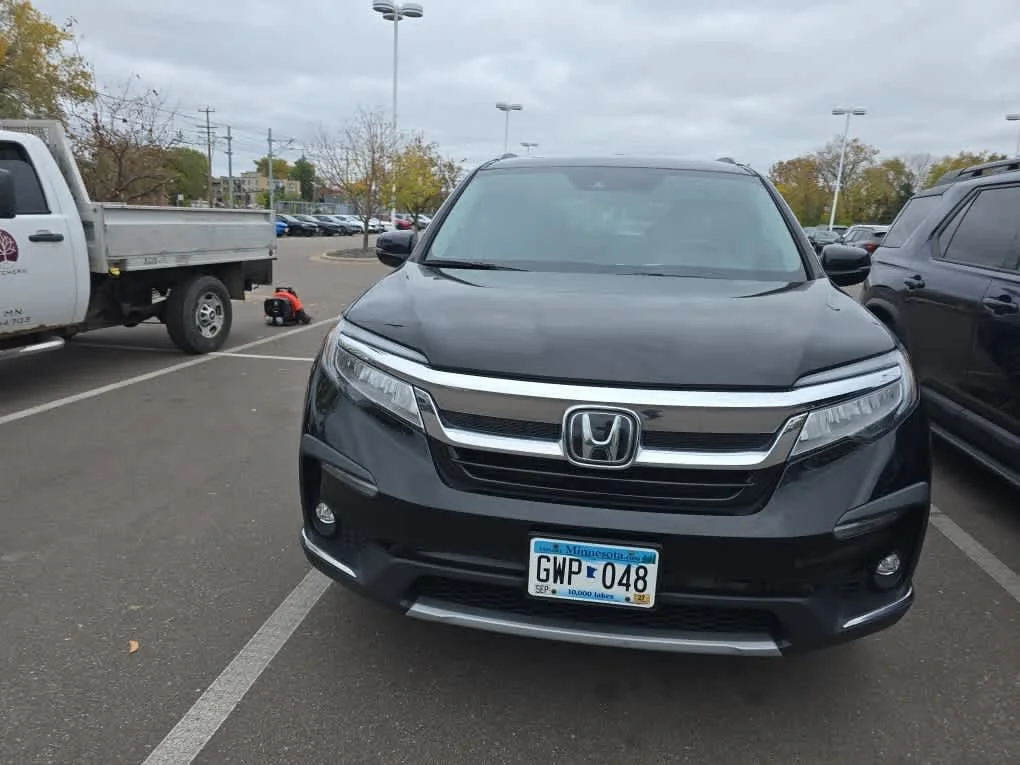 Certified Used 2022 Crystal Black Pearl Honda Touring 7-Passenger image 2