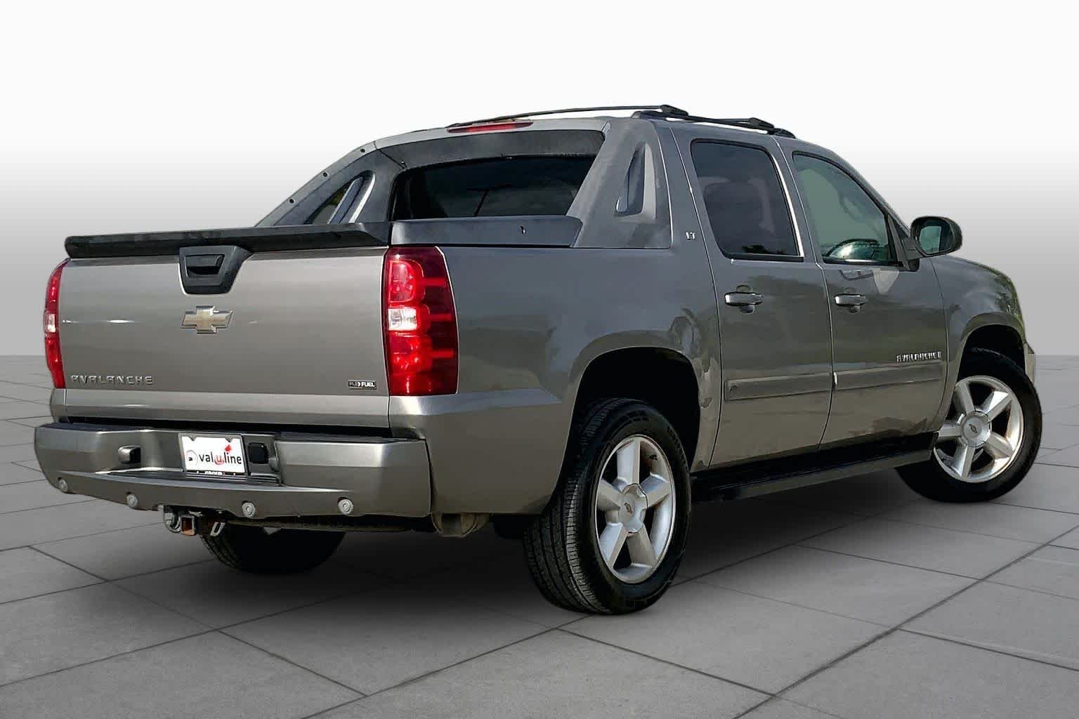 Used 2008 Graystone Metallic Chevrolet LT w/3LT image 12