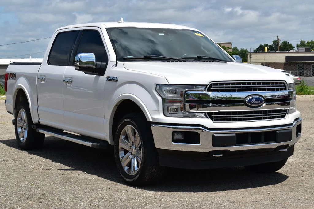 Used 2018 White Platinum Clearcoat Metallic Ford Lariat image 3