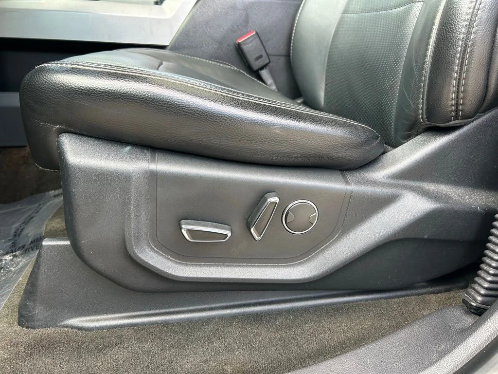 Used 2017 White Gold Metallic Ford Lariat image 15