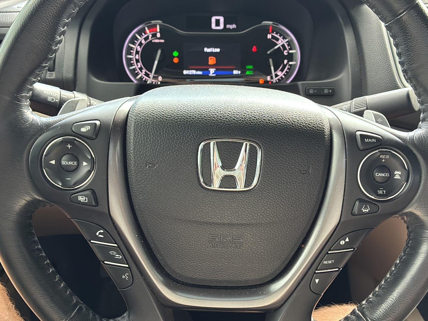 Used 2023 Platinum White Pearl Honda RTL image 6
