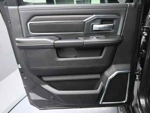 New 2026 Granite Crystal Metallic Clear-Coat Exterior Paint RAM Laramie image 26