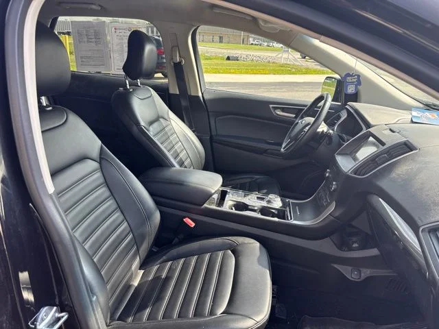 Used 2019 Black Metallic Ford SEL image 9