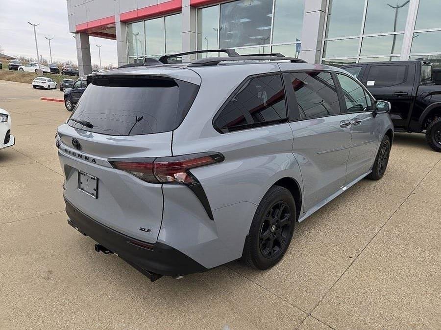 2025 TOYOTA SIENNA - Image 2