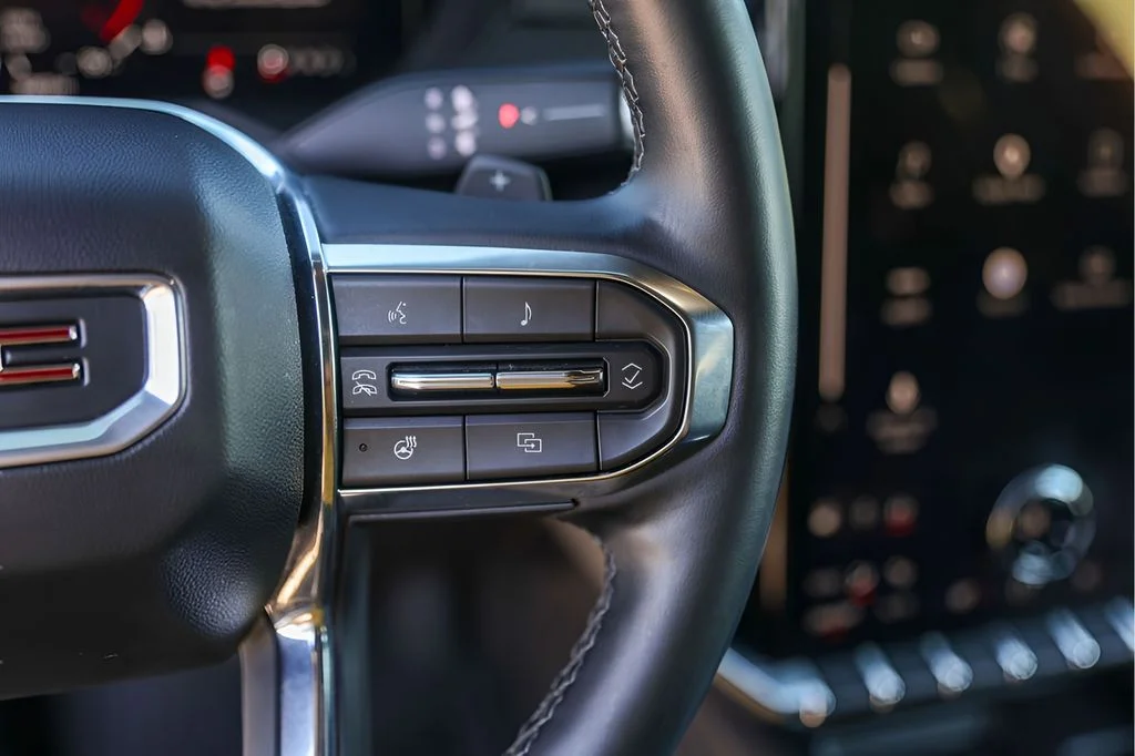 Used 2025 White GMC Elevation image 16