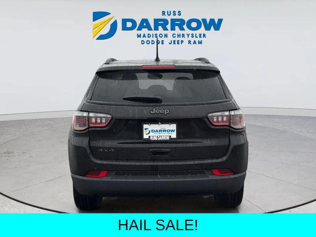 New 2026 Diamond Black Crystal Pearlcoat Jeep Latitude image 4