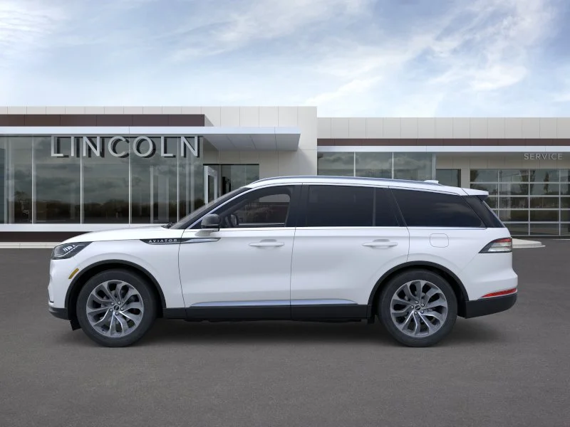 Used 2025 Pristine White Metallic Tri-Coat Lincoln Premiere image 3