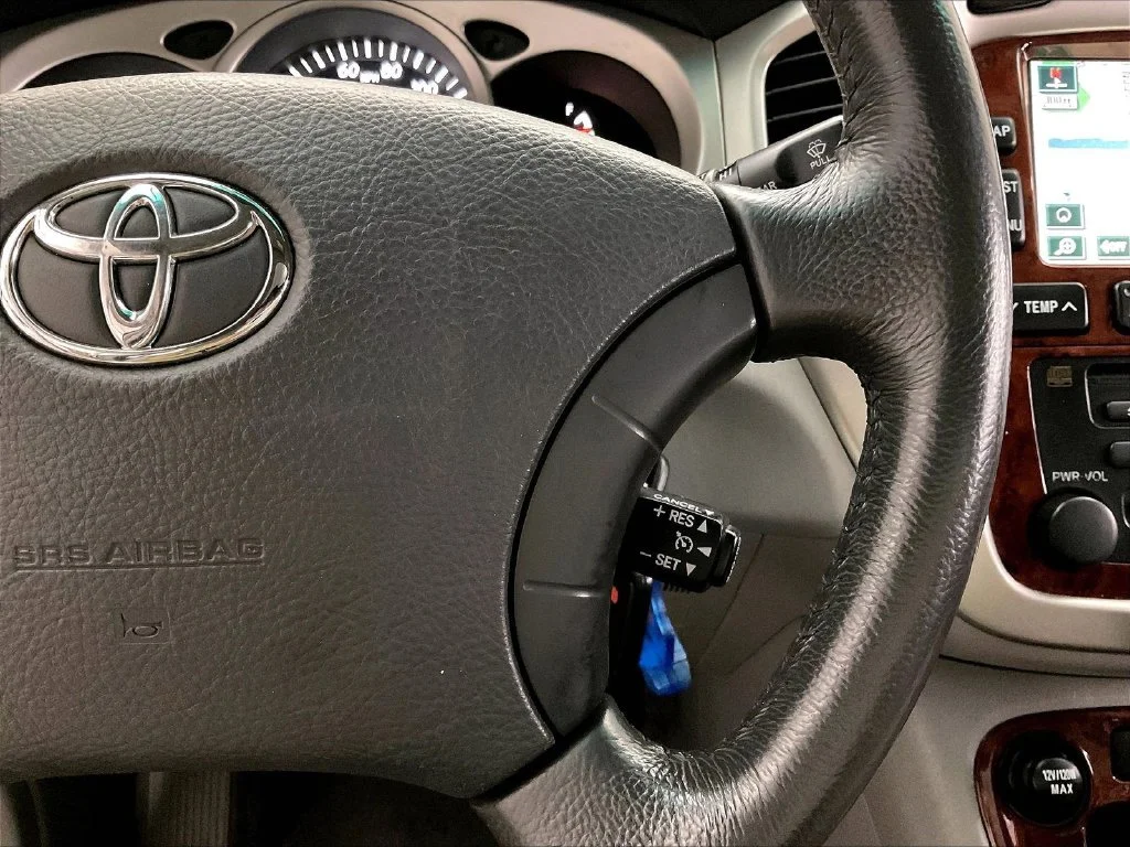 Used 2006 Silver Toyota Limited image 24