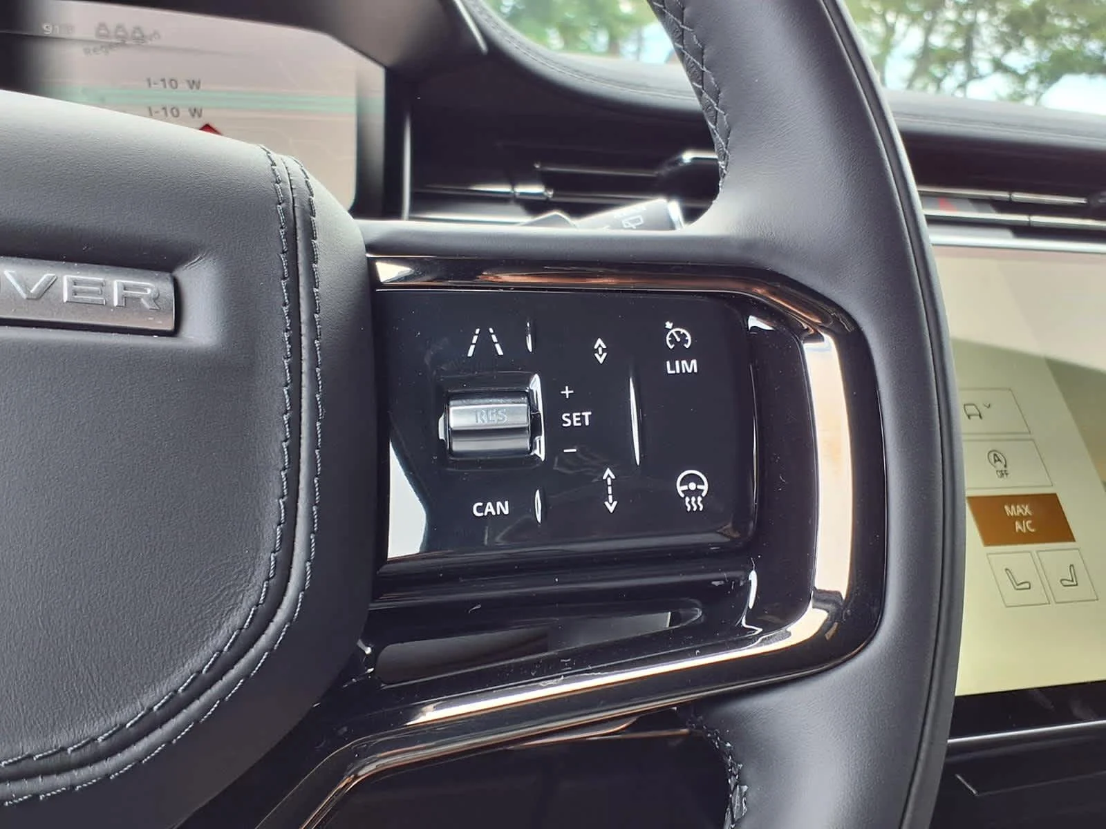 New 2026 Borasco Grey Land Rover Dynamic SE image 17