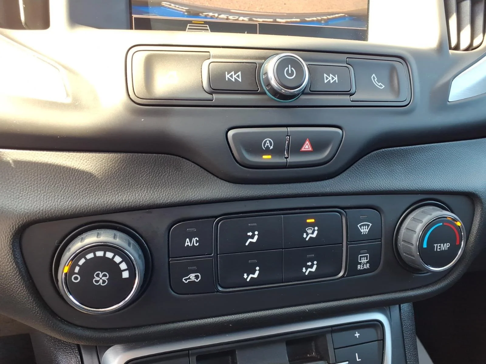 Used 2024 Sterling Metallic (gxd) GMC SLE image 11
