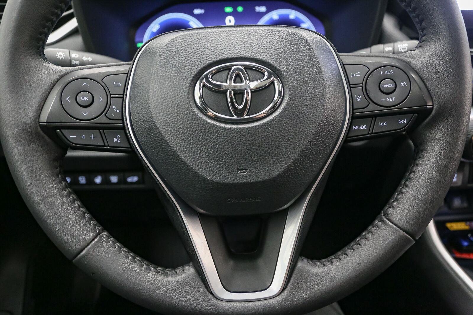 Used 2023 Silver Sky Metallic w/Midnight Black Metallic Roof Toyota XSE image 36